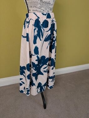 Women’s Blue Floral Midi Skirt - Elastic Waist